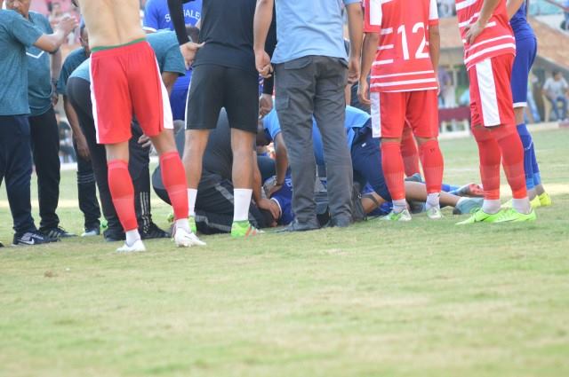 لاعب كرة قدم مصري يبلع لسانه