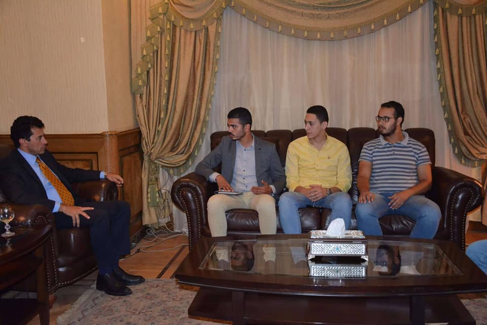 وزير الشباب يلتقي فريق بسمة للإيواء لإنشاء «مدينة الإنسانية» بالزقازيق 2 وزير الشباب يلتقي فريق بسمة للإيواء