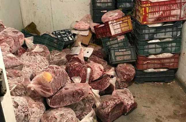 ضبط محل بمنيا القمح لبيعه لحوم منتهية الصلاحية 1 لحوم فاسدة