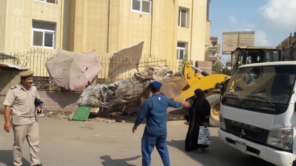 حملة إزالات مكبرة للباعة الجائلين بشوارع ديرب نجم 2 حملة إزالات مكبرة للباعة الجائلين بشوارع ديرب نجم