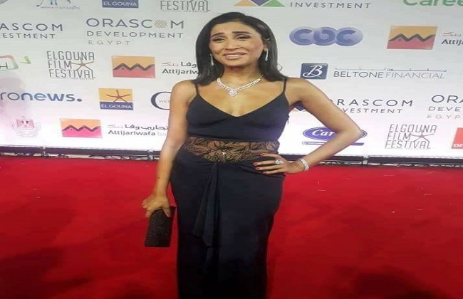 سعر خيالي لفستان دينا الشربيني في مهرجان الجونة السينمائي 1 دينا الشربيني