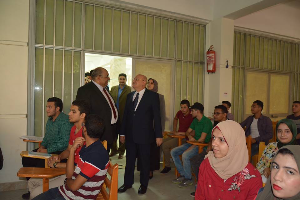 رئيس جامعة الزقازيق يتفقد كلية طب الأسنان 1 جامعة الزقازيق يتفقد كلية طب الأسنان 4