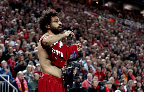 لاصقة محمد صلاح تثير الجدل بعد خلع القميص 1 محمد صلاح