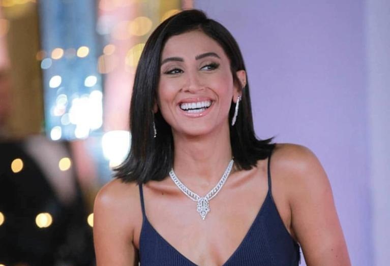عمرو أديب يعلق على إطلالة دينا الشربيني والهجوم عليها 1 عمرو أديب يعلق على إطلالة دينا الشربيني