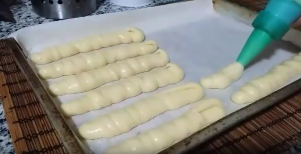 طريقة عمل الإكلير من مطبخ مروة الشافعي بكل سهولة 7 الإكلير من مطبخ مروة الشافعي