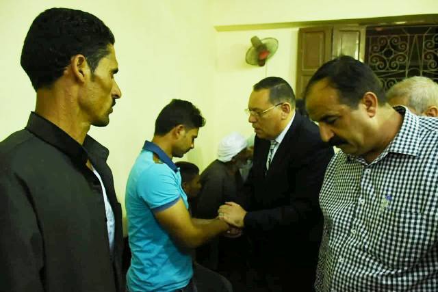 محافظ الشرقية يؤدي واجب العزاء لأسر ضحايا حادث إنقلاب جرار زراعي بديرب نجم 3 محافظ الشرقية يؤدي واجب العزاء بضحايا ديرب نجم