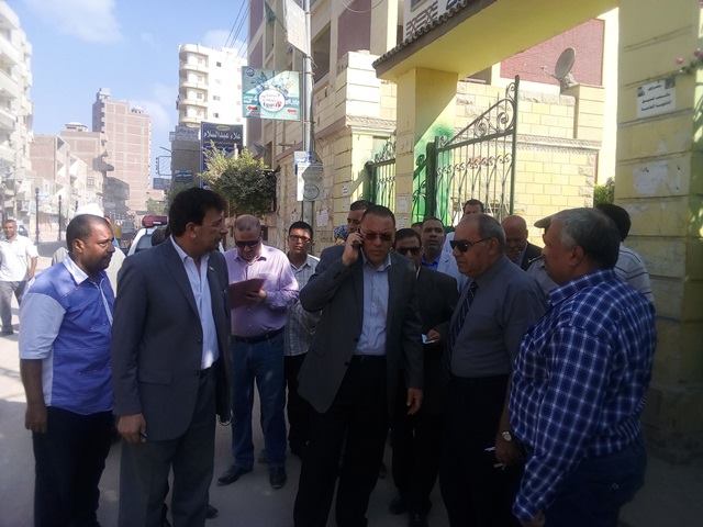 محافظ الشرقية يقرر إحالة مدير مدرسة فاقوس للتحقيق 1 محافظ لشرقية يتفقد مدرسة الثانوية العسكرية