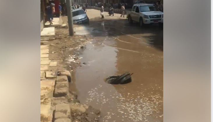 مياه الصرف الصحي تغرق شارع فاروق بالزقازيق 1 مياه الصرف الصحي تغرق شارع فاروق بالزقازيق (1)