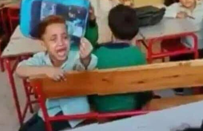 هكذا عاقبت وزارة التربية والتعليم طاقم عمل مدرسة الطفل الباكي 1 وزارة التربية والتعليم تعاقب طاقم عمل مدرسة الطفل الباكي