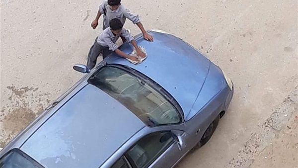 هكذا عاقبت وزارة التعليم مدرس أجبر طلاب على غسل سيارته بالسويس 1 التعليم تعلق على مدرس أجبر طلاب على غسل سيارته بالسويس