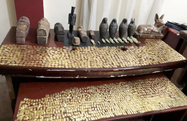 العثور على كنوز أثرية داخل منزل عاطلين في بني سويف 1 العثور على كنوز أثرية داخل منزل عاطلين في بني سويف