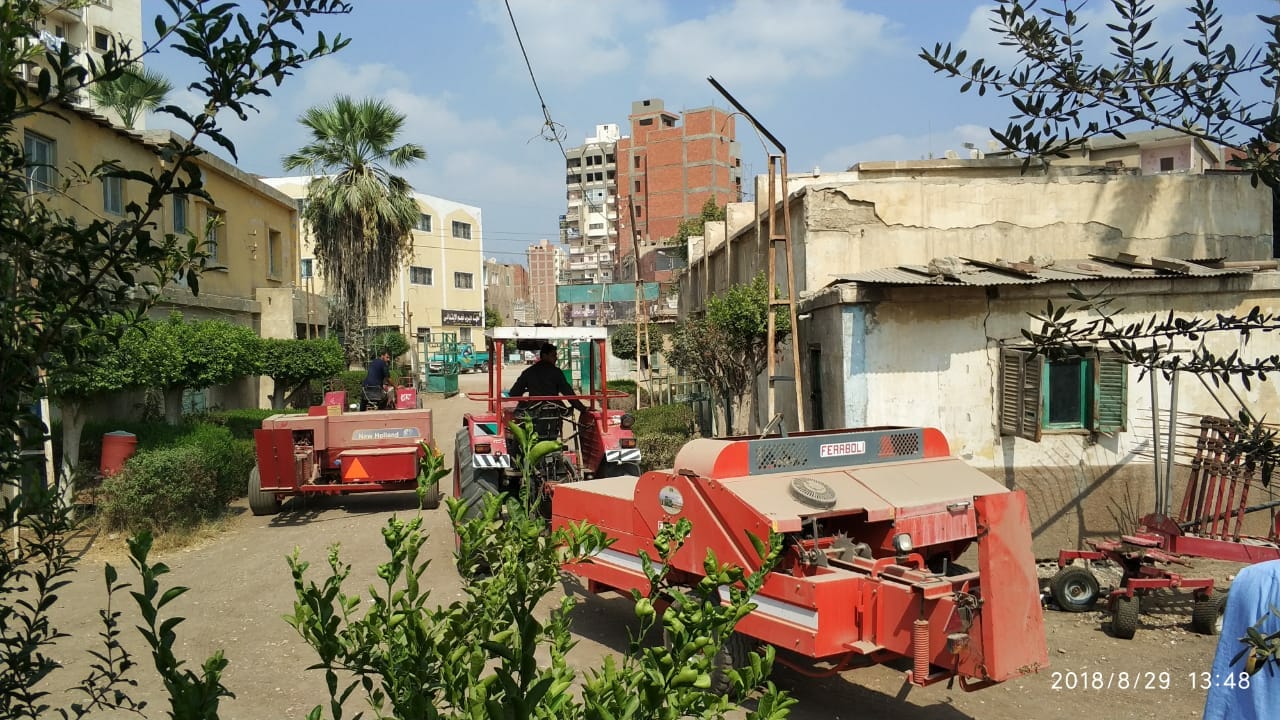 بيئة الشرقية تسلم 175 معدة كبس قش الأرز منعاً لحرقها 1 بيئة الشرقية تسلم 175 معدة كبس قش الأرز