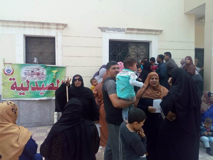 توقيع الكشف الطبي على 2189 مواطن بفاقوس في قافلة طبية مجانية 1 قافلة طبية مجانية وتوقيع الكشف الطبي على 2189 حالة بقرية الدوامة مركز فاقوس