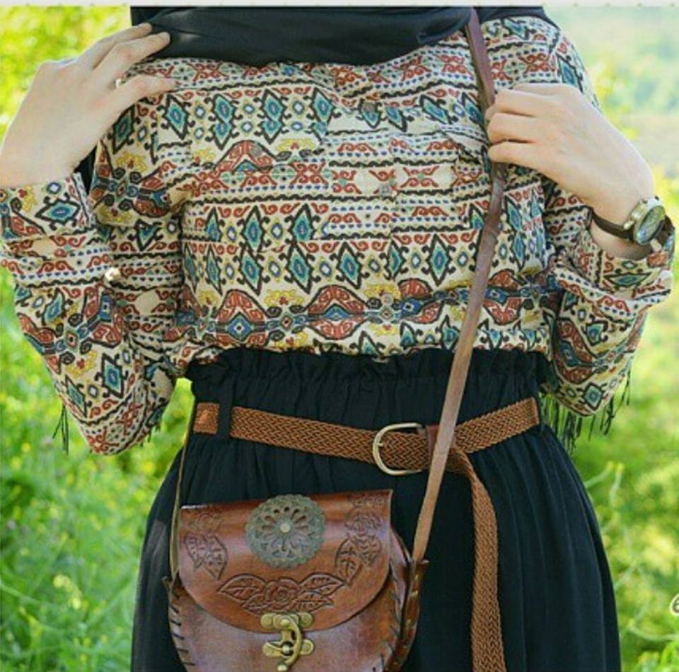 جيبات موضة شتاء 2019 للمحجبات 13 جيبة زرقاء موضة شتاء 2019