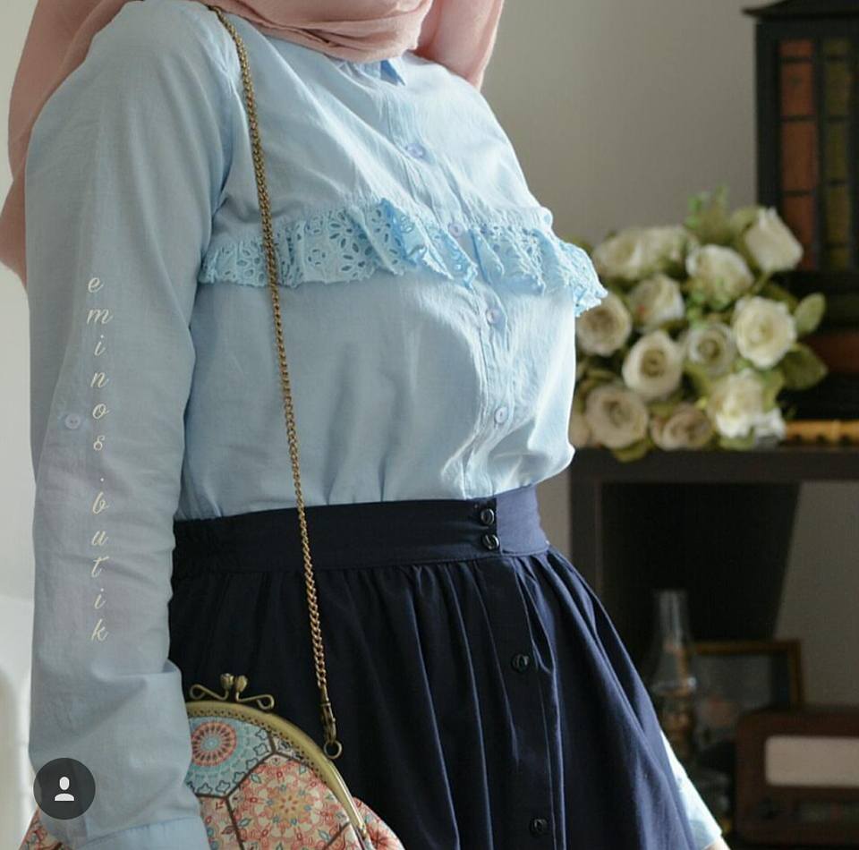 جيبات موضة شتاء 2019 للمحجبات 32 جيبة زرقاء موضة شتاء 2019