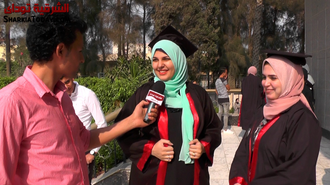 شوف فرحة طلاب تربية نوعية بعد التخرج 2018 وأعرف رأيهم في الدكاترة 1 حفل تخرج