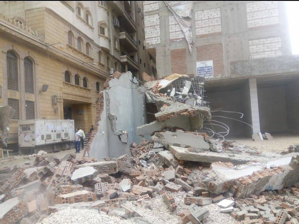 حملة مكبرة لإزالة مبنى مخالف في القومية بالزقازيق 4 حملة مكبرة لإزالة مبنى مخالف في القومية بالزقازيق