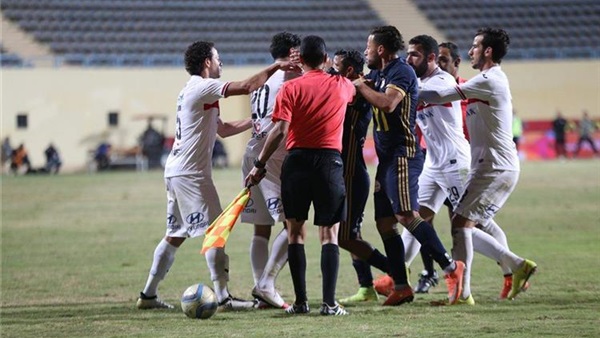 خناقة بين لاعبي الزمالك والإنتاج الحربي لهذا السبب 1 خناقة بين لاعبي الزمالك والإنتاج الحربي