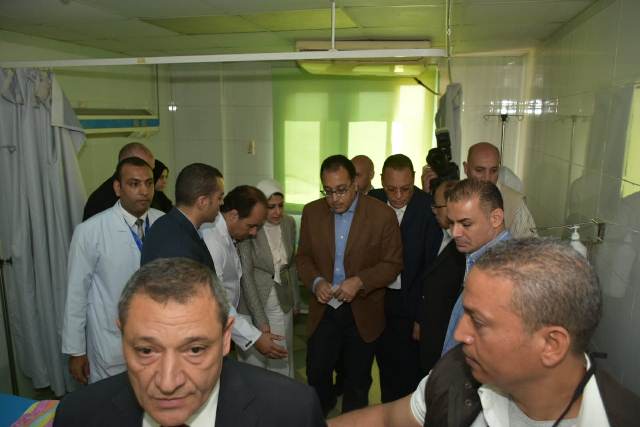 رئيس الوزراء يطمئن على مرضى الغسيل الكلوي في مستشفى ههيا 5 الوزراء يطمئن على مرضى الغسيل الكلوي في مستشفى ههيا 2