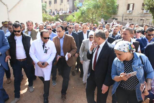 رئيس الوزراء يطمئن على مرضى الغسيل الكلوي في مستشفى ههيا 4 الوزراء يطمئن على مرضى الغسيل الكلوي في مستشفى ههيا 3