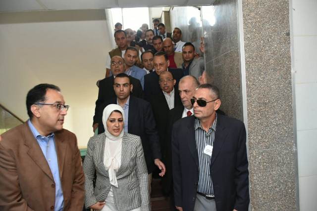 رئيس الوزراء يطمئن على مرضى الغسيل الكلوي في مستشفى ههيا 3 الوزراء يطمئن على مرضى الغسيل الكلوي في مستشفى ههيا 4