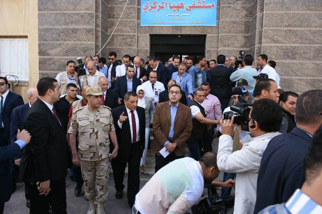 رئيس الوزراء يطمئن على مرضى الغسيل الكلوي في مستشفى ههيا 2 الوزراء يطمئن على مرضى الغسيل الكلوي في مستشفى ههيا 5