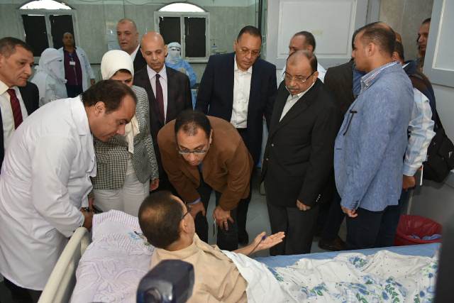 رئيس الوزراء يطمئن على مرضى الغسيل الكلوي في مستشفى ههيا 1 الوزراء يطمئن على مرضى الغسيل الكلوي في مستشفى ههيا