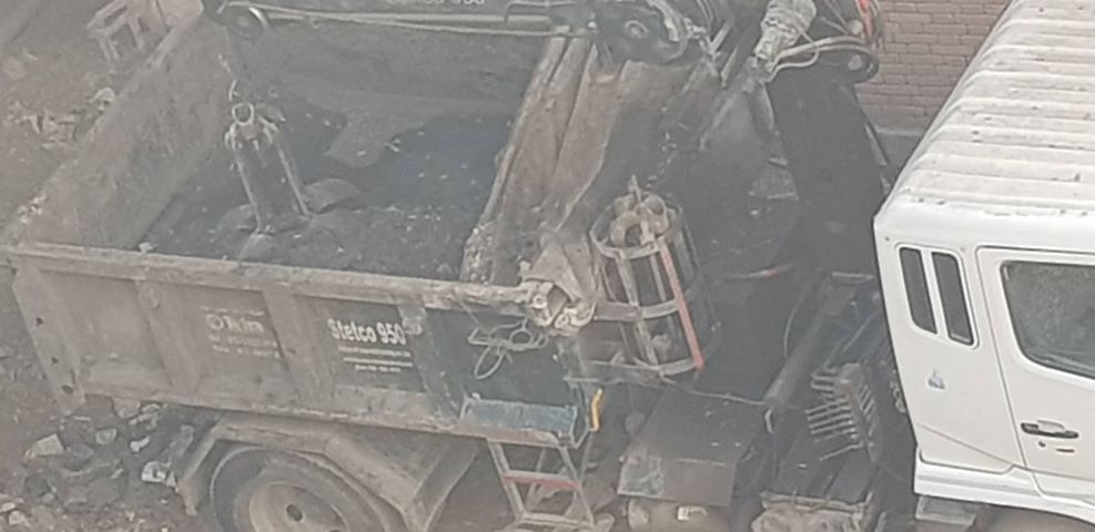 سكان حي مدرسة القومية يشكون من حشرات محطة الصرف الصحي 2 سكان حي مدرسة القومية يشكون من حشرات محطة الصرف الصحي