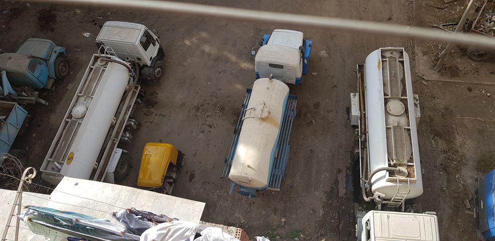 سكان حي مدرسة القومية يشكون من حشرات محطة الصرف الصحي 4 سكان حي مدرسة القومية يشكون من حشرات محطة الصرف الصحي