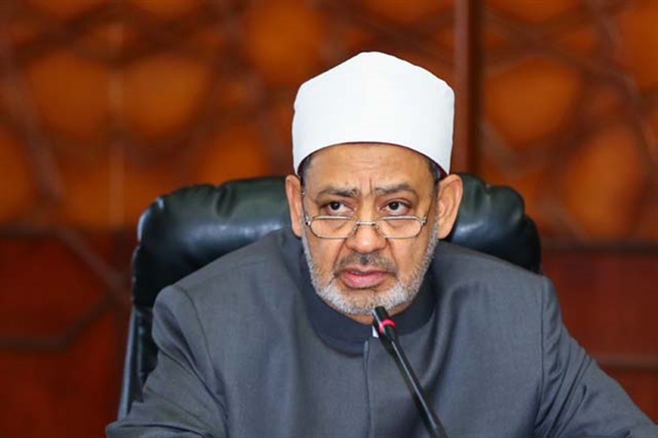 شيخ الأزهر يؤكد تكفله بعلاج طالبة تفهنا الأشراف بعد حادث القطار 1 شيخ الأزهر يؤكد تكفله بعلاج طالبة تفهنا الأشراف