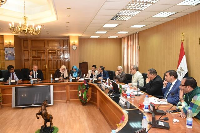 محافظ الشرقية يستمع لطلبات أعضاء مجلس النواب 1 محافظ الشرقية يستمع لطلبات أعضاء مجلس النواب