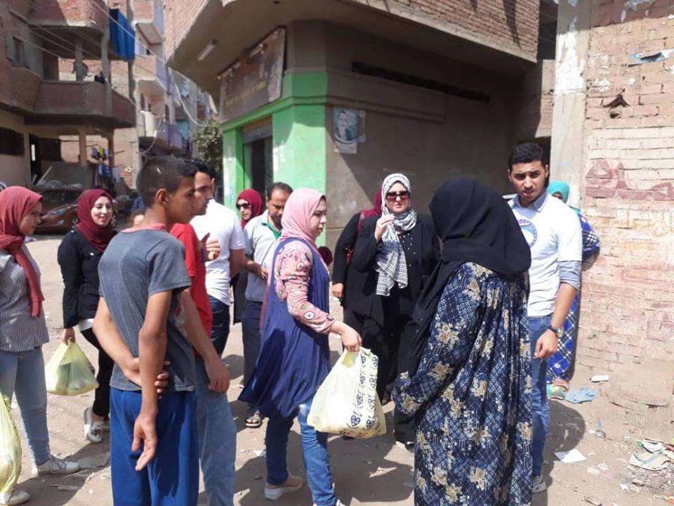 مستقبل وطن بالشرقية يوزع سلع غذائية مجانية بديرب نجم 4 مستقبل وطن بالشرقية يوزع سلع غذائية مجانية بديرب نجم