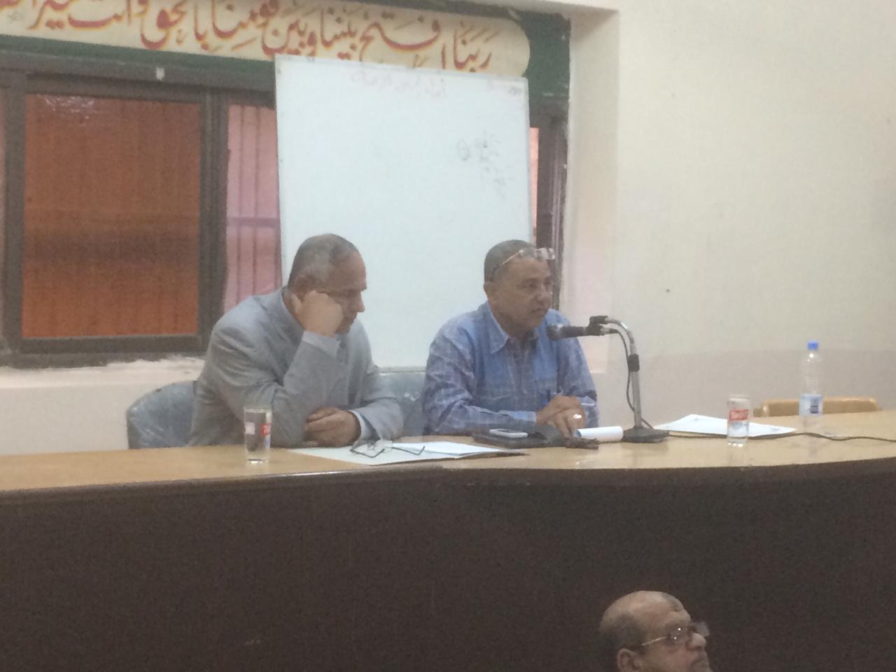 رئيس مدينة الزقازيق يجتمع مع رؤساء الأقسام لهذا السبب 1 رئيس مدينة الزقازيق يجتمع مع رؤساء الأقسام لهذا السبب