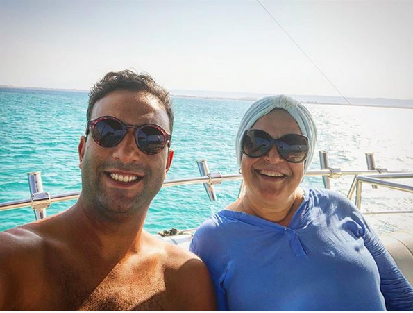 أحمد حسام ميدو ينشر صورة مع والدته 2 مع والدته