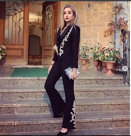 هنا الزاهد تفاجئ متابعيها بإطلالة رسمية 2 هنا الزاهد تفاجئ متابعيها بإطلالة رسمية