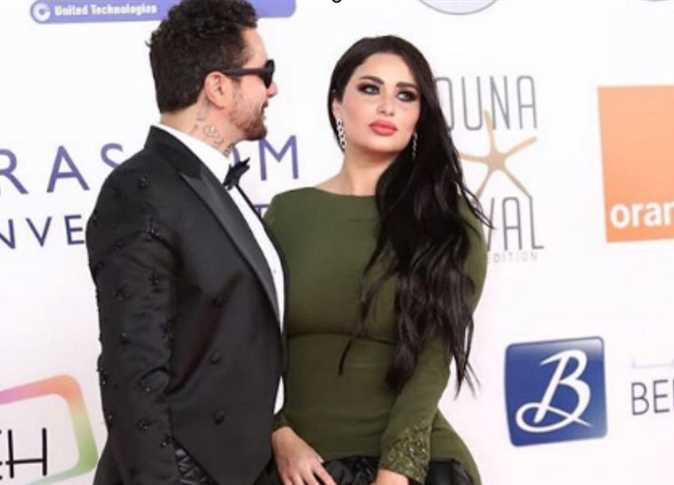 أحمد الفيشاوي يثير الجدل مجدداً مع زوجته بمهرجان القاهرة السينمائي 1 أحمد الفيشاوي مع زوجته بمهرجان القاهرة السينمائي