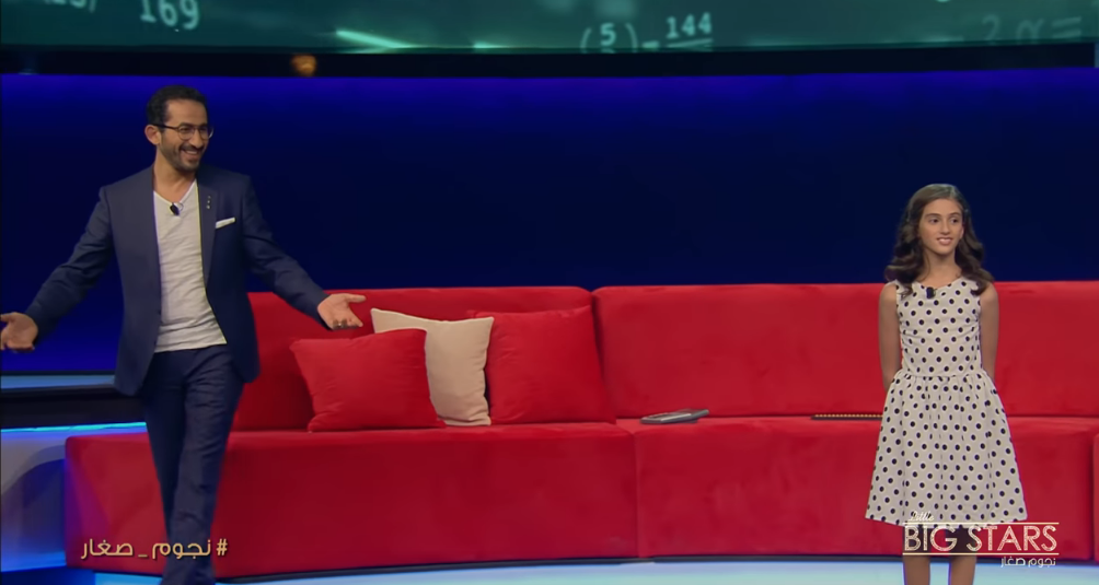 ذهول أحمد حلمي من طفلة تحسب الأرقام أثناء الغناء 1 ذهول أحمد حلمي من طفلة تحسب الأرقام أثناء الغناء