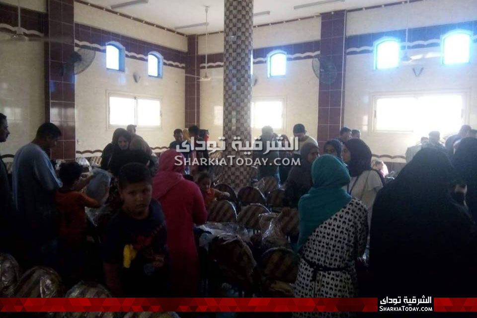 صناع الحياة بمنيا القمح تنظم معرض ملابس مجاني 2 صناع الحياة بمنيا القمح تنظم معرض ملابس مجاني