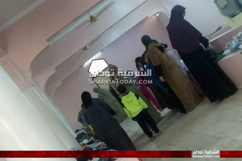 صناع الحياة بمنيا القمح تنظم معرض ملابس مجاني 3 صناع الحياة بمنيا القمح تنظم معرض ملابس مجاني