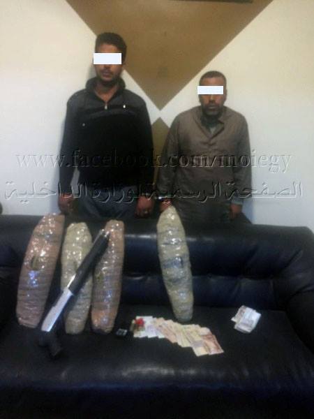 ضبط شخصين بحوزتهما أسلحة نارية وبانجو بأبوحماد 1 شخصين بحوزتهما أسلحة نارية وبانجو بأبوحماد