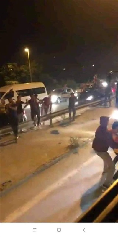 لحظة اعتداء جمهور الترجي على حافلة الأهلي برادس 3 لحظة اعتداء جمهور الترجي على حافلة الأهلي