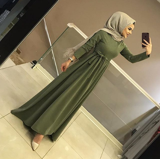 فساتين قطيفة سورايه للمحجبات موضة 2019 17 موديل فستان مخملي 2019