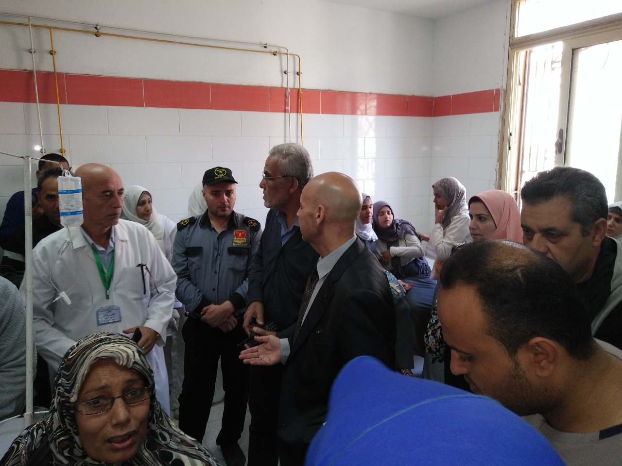 وكيل صحة الشرقية يحرر محضر لمحل كشري بالزقازيق بعد مرض 9 طالبات 2 وكيل صحة الشرقية يحرر محضر لمحل كشري بالزقازيق
