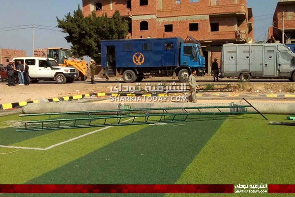 منها ملاعب كرة قدم .. إزالة 20 حالة تعدي على الأراضي الزراعية بالزقازيق 1 60