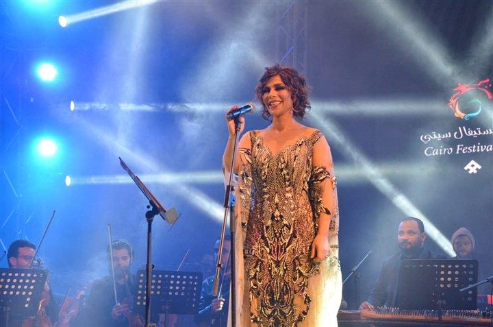 أصالة تسخر من فستان رانيا يوسف 1 أصالة تسخر من فستان رانيا يوسف