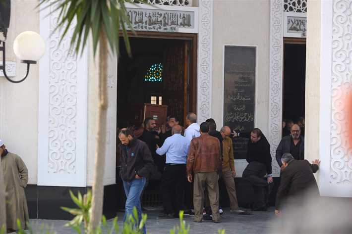 جنازة شقيق محمد فؤاد وسط غياب نجوم الفن 17 جنازة شقيق محمد فؤاد