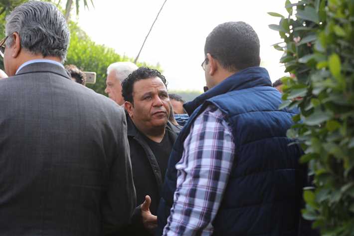 جنازة شقيق محمد فؤاد وسط غياب نجوم الفن 12 جنازة شقيق محمد فؤاد