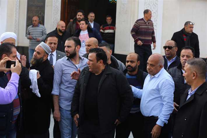 جنازة شقيق محمد فؤاد وسط غياب نجوم الفن 13 جنازة شقيق محمد فؤاد