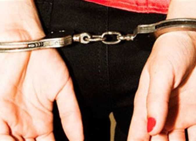 دجاجة تفضح خادمة الشرقية.. سرقت 5 آلاف جنيه ومشغولات ذهبية 1 دجاجة تفضح خادمة الشرقية.. سرقت 5 آلاف جنيه