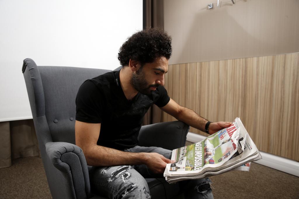 محمد صلاح يقرأ هذه الرواية للراحل نجيب محفوظ 1 محمد صلاح يقرأ هذه الرواية للراحل نجيب محفوظ